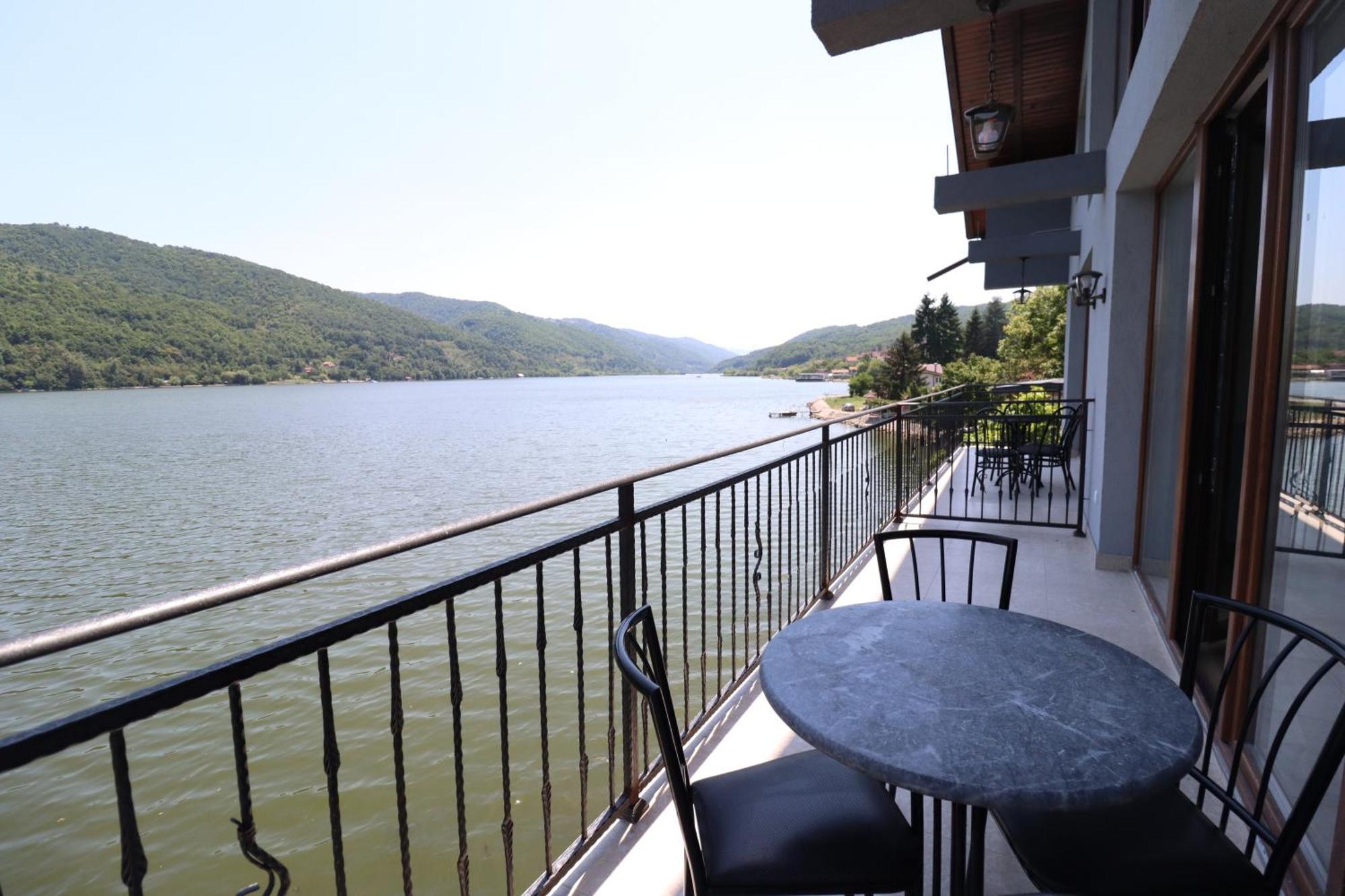 Dunavska Vila Milosavljevic Donji Milanovac Exterior foto